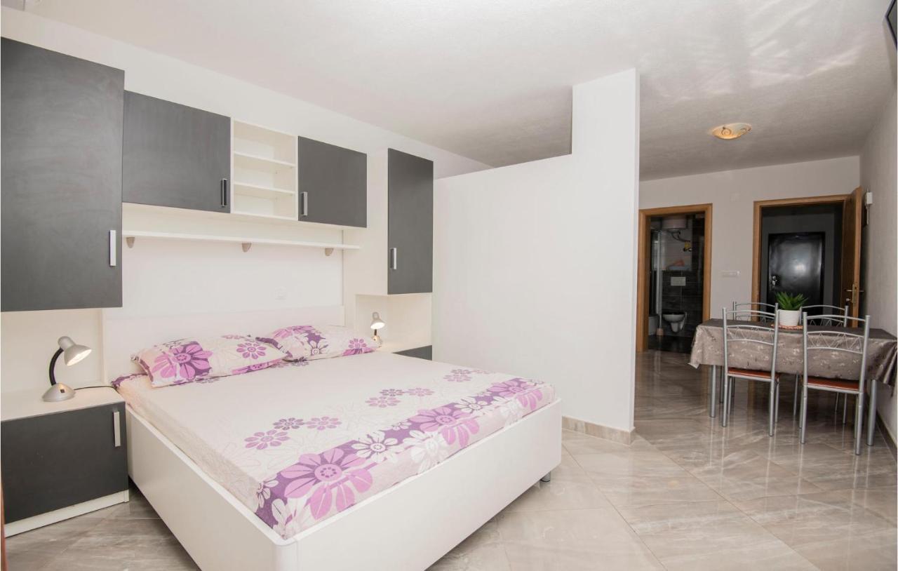 Beautiful Apartment In Krvavica With Kitchen Zewnętrze zdjęcie