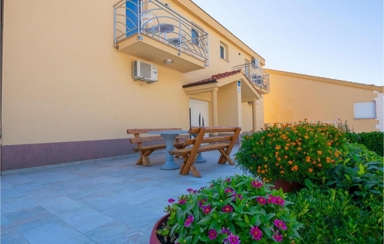 Beautiful Apartment In Krvavica With Kitchen Zewnętrze zdjęcie