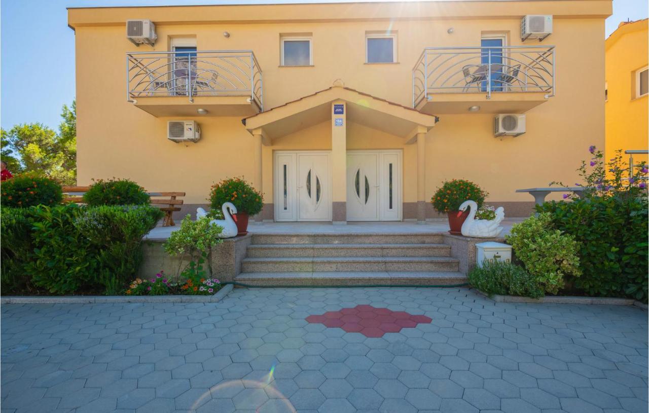 Beautiful Apartment In Krvavica With Kitchen Zewnętrze zdjęcie